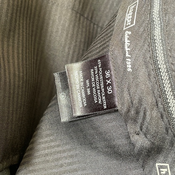 HAGGAR JACKET 46 reg PANTS 36x30
Excellent condition worn once - Picture 7 of 8